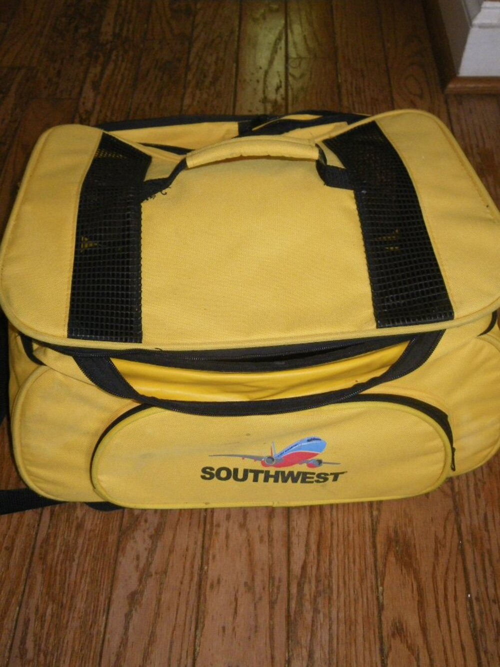 Southwest Airlines Expandable Pet Carrier Mesh Sides Vented Travel Bag Dog Cat